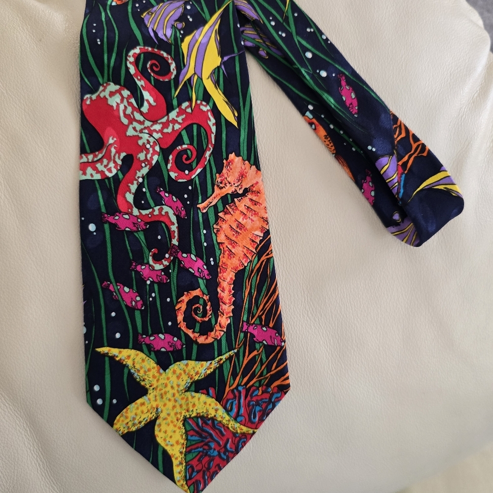 Addiction Vibrant Underwater Ocean-Themed Silk Tie Seahorse Starfish Octopus